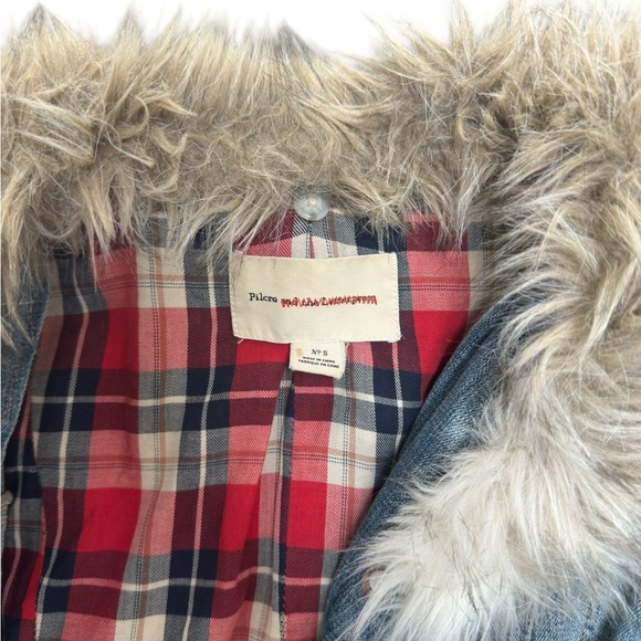 Pilcro by Anthropologie  Cropped Denim Jacket w/Removable Faux Fur Collar Small - Picture 4 of 5